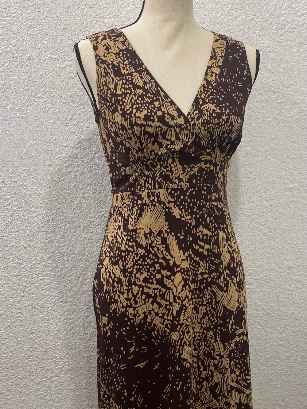 B Darlin Brown Sleeveless V-Neck Abstract Print Dress